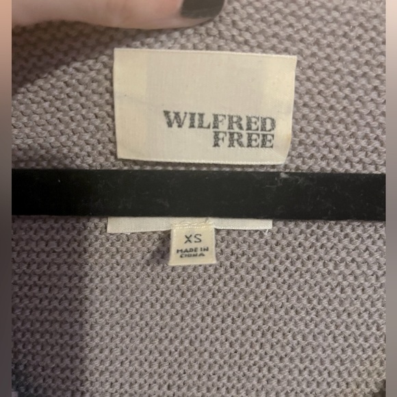 WILFRED Free V-Neck Long Sleeve Knit Sweater. Size Extra Small XS. Grey-Mauve. - Picture 3 of 5